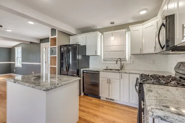 $3,200 | 8 Pluff Avenue, Unit 1, North Reading, MA 01864