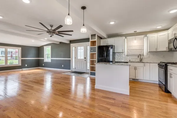 $3,200 | 8 Pluff Avenue, Unit 1, North Reading, MA 01864