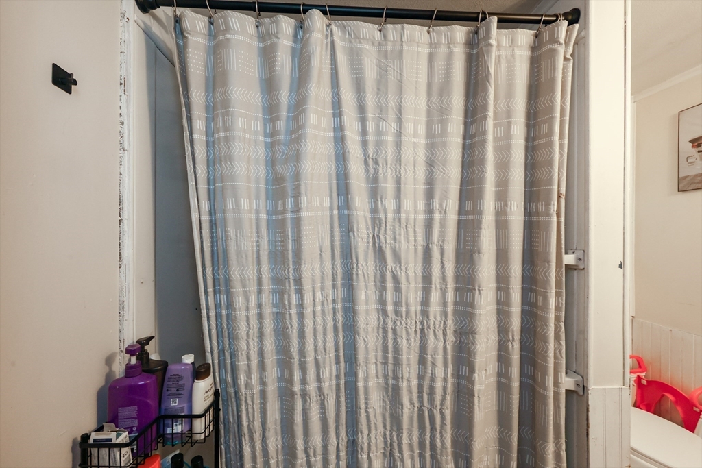 18 Apache Drive North Adams, MA 01247 - Photo 4 of 42