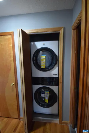 a close up view of a washer and dryer