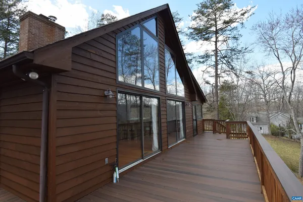 a view of house with backyard and trees