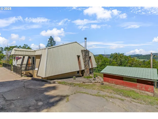 $640,000 | 331 Hemlock Lane, Roseburg, OR 97471