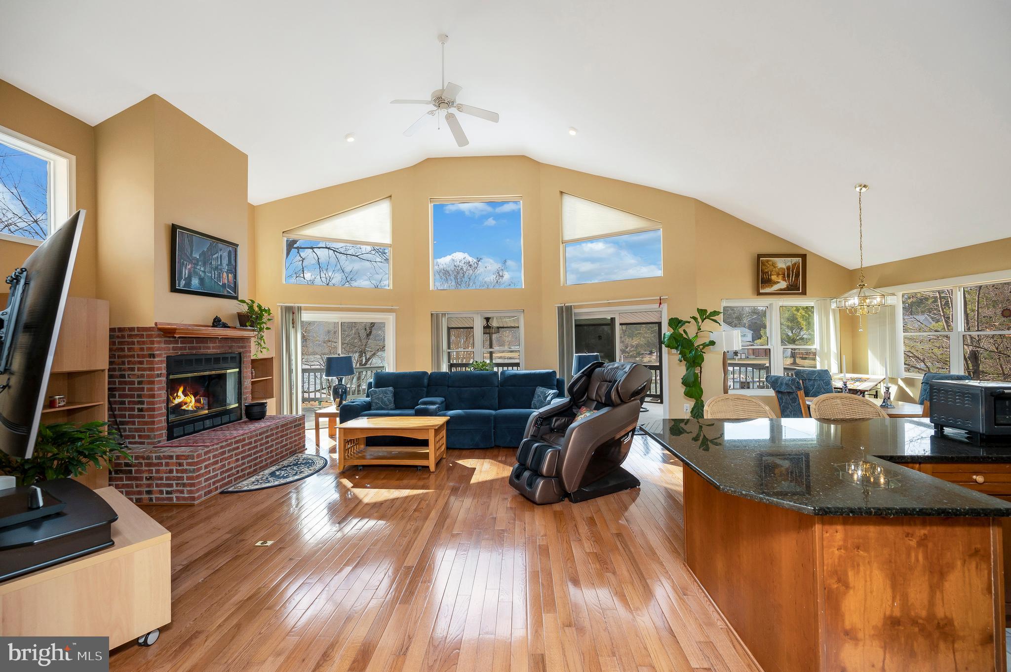 248 Washington Street Locust Grove, VA 22508 - Photo 15 of 118 Large Great Room