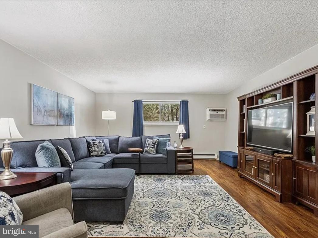 400 Glendale Road, Unit B13 Havertown, PA 19083 - Photo 4 of 25