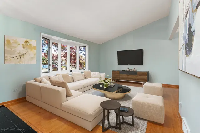 $499,990 | 9043 Oriole Avenue, Morton Grove, IL 60053