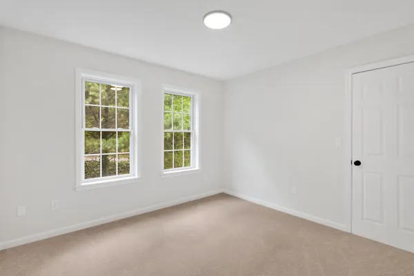 $619,900 | 9 A Alice Drive, Burlington, CT 06013
