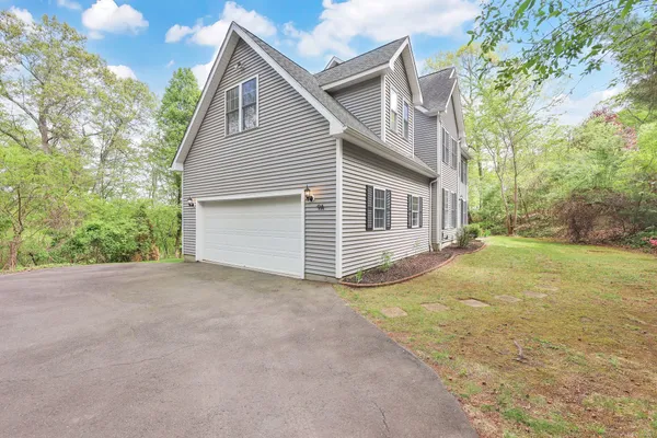 $619,900 | 9 A Alice Drive, Burlington, CT 06013