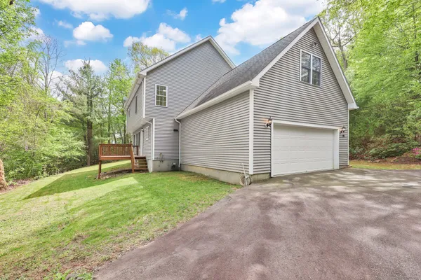 $619,900 | 9 A Alice Drive, Burlington, CT 06013