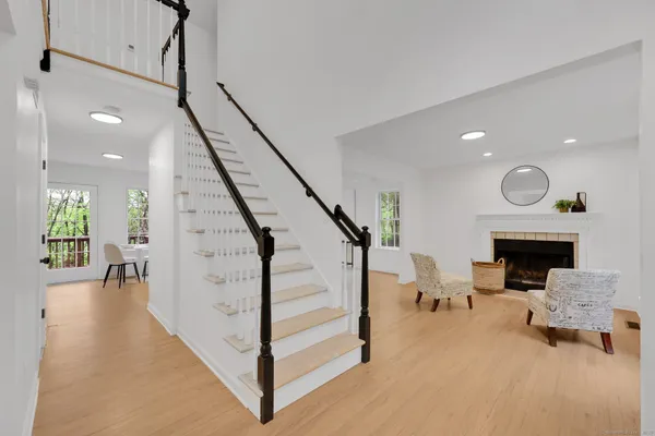 $619,900 | 9 A Alice Drive, Burlington, CT 06013