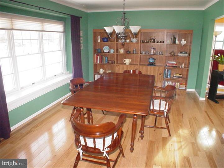 115 Burning Tree Road Deptford, NJ 08096 - Photo 3 of 25 Living Room