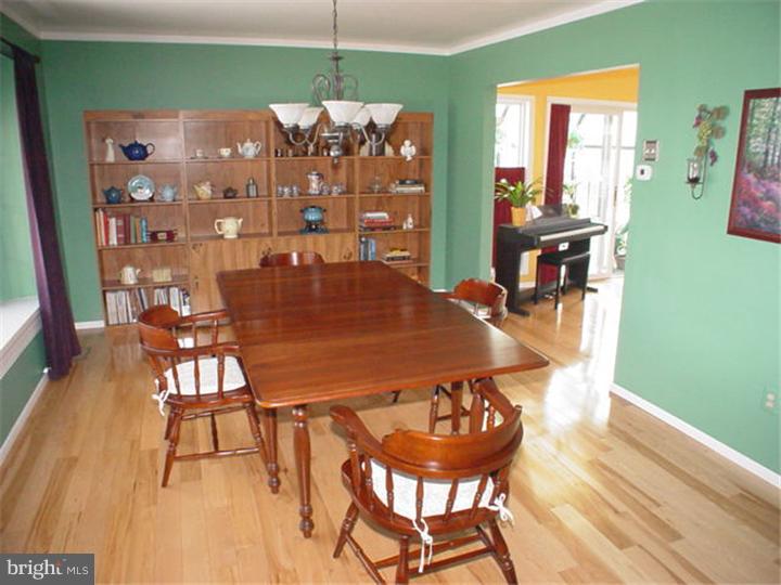 115 Burning Tree Road Deptford, NJ 08096 - Photo 4 of 25 Living Room