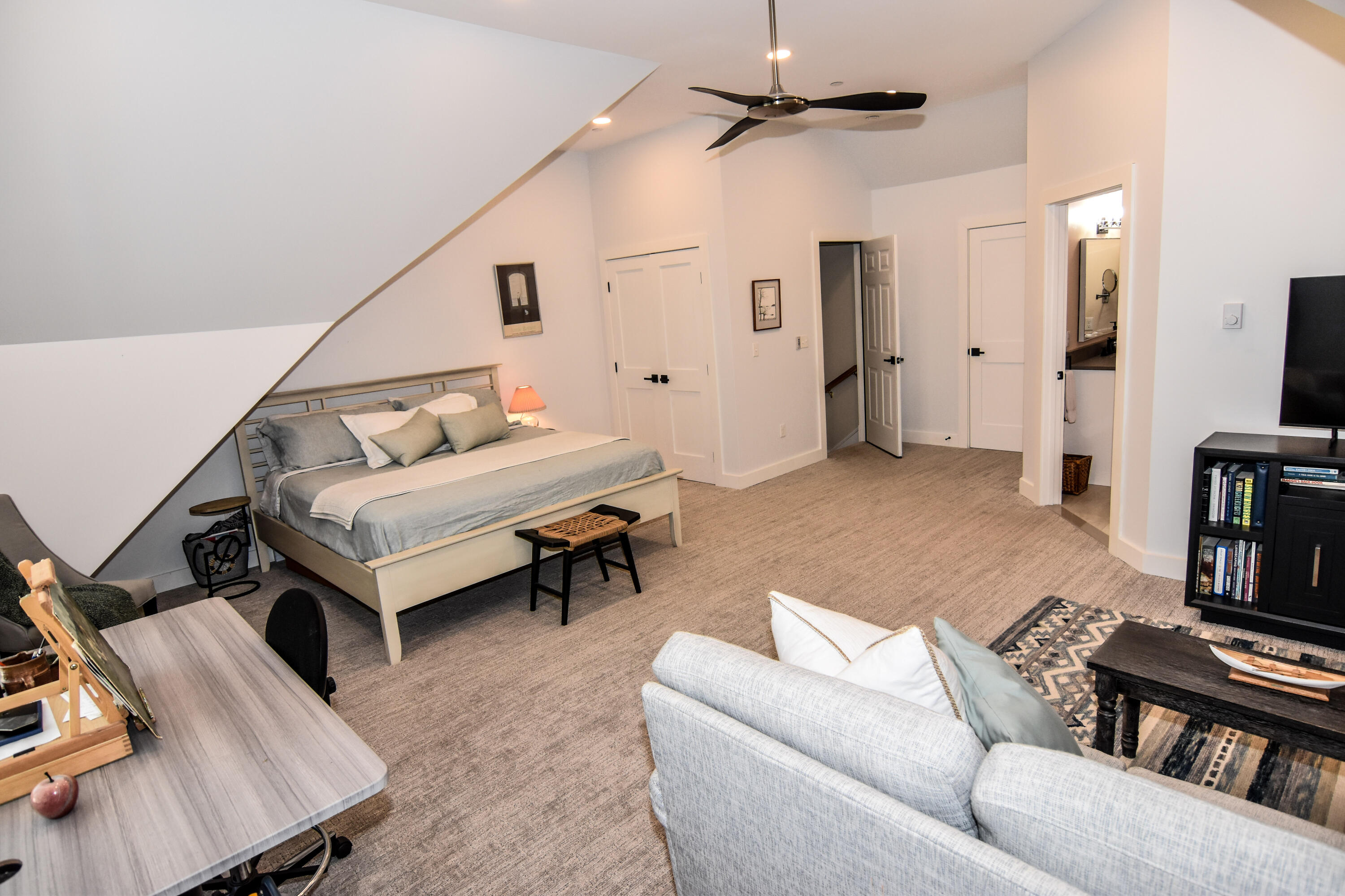 180 Ridge Road, Unit 25 Portland, ME 04103 - Photo 27 of 36 Primary suite