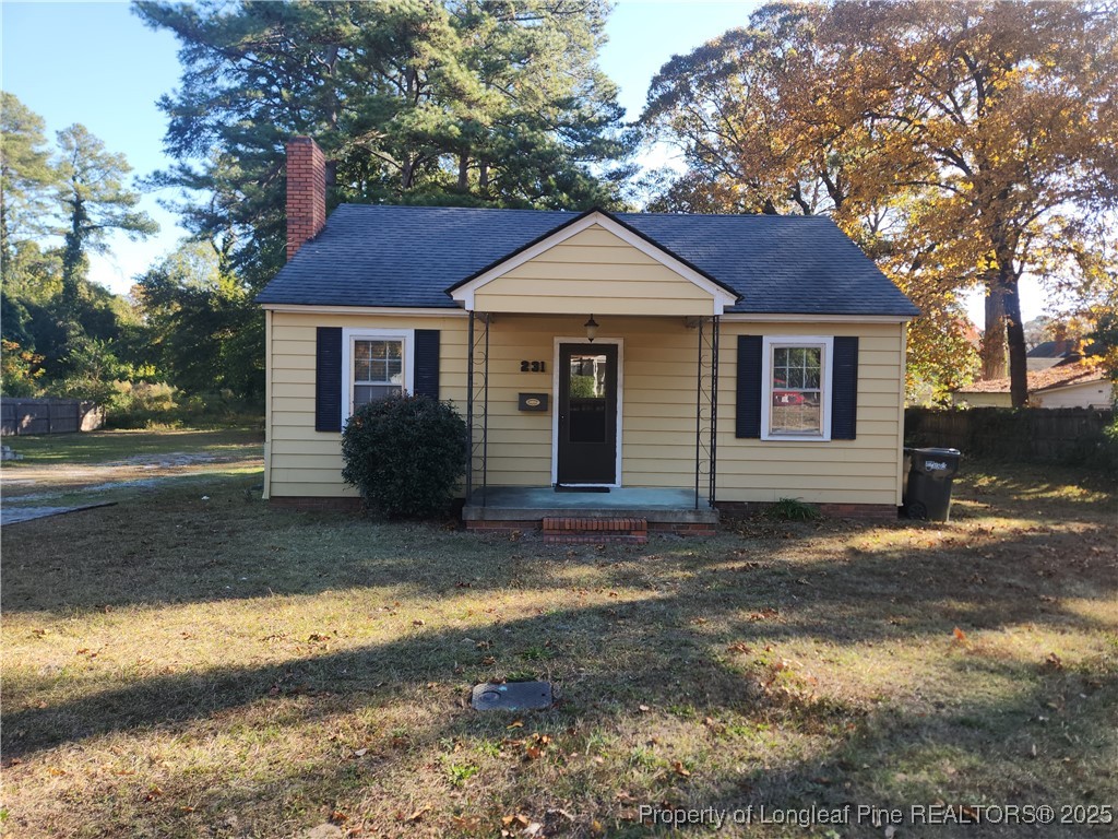 a view of a house with a yard