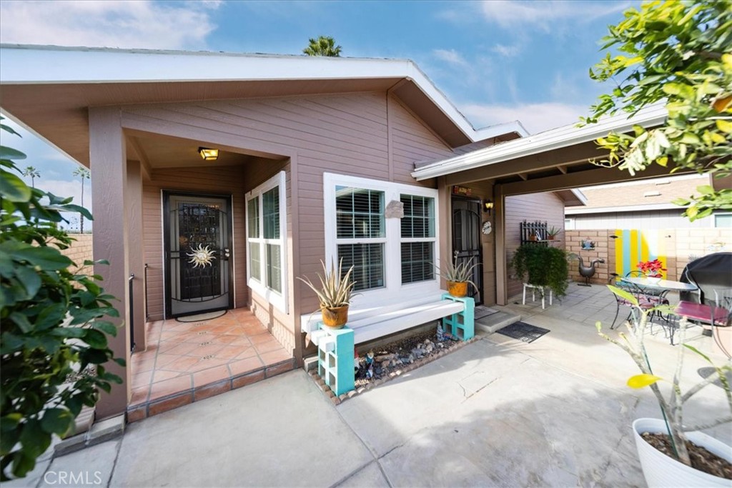 35493 Sand Rock Road Thousand Palms, CA 92276 - Photo 23 of 71 a view of sitting area in front of house