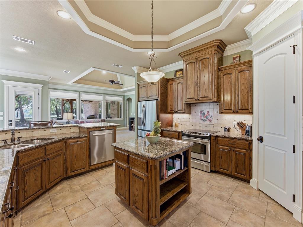 104 Lariat Court Azle, TX 76020 - Photo 16 of 37