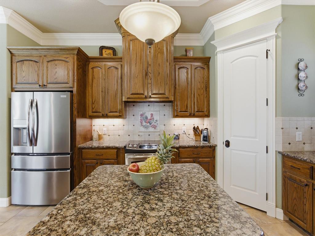 104 Lariat Court Azle, TX 76020 - Photo 17 of 37