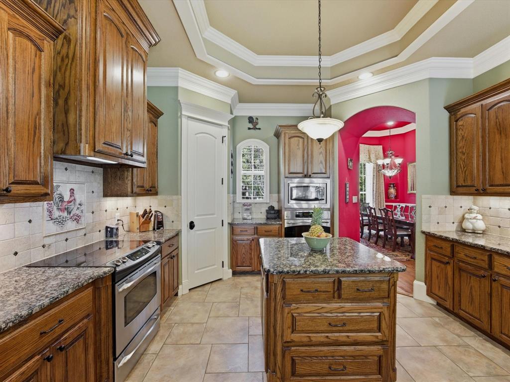 104 Lariat Court Azle, TX 76020 - Photo 18 of 37