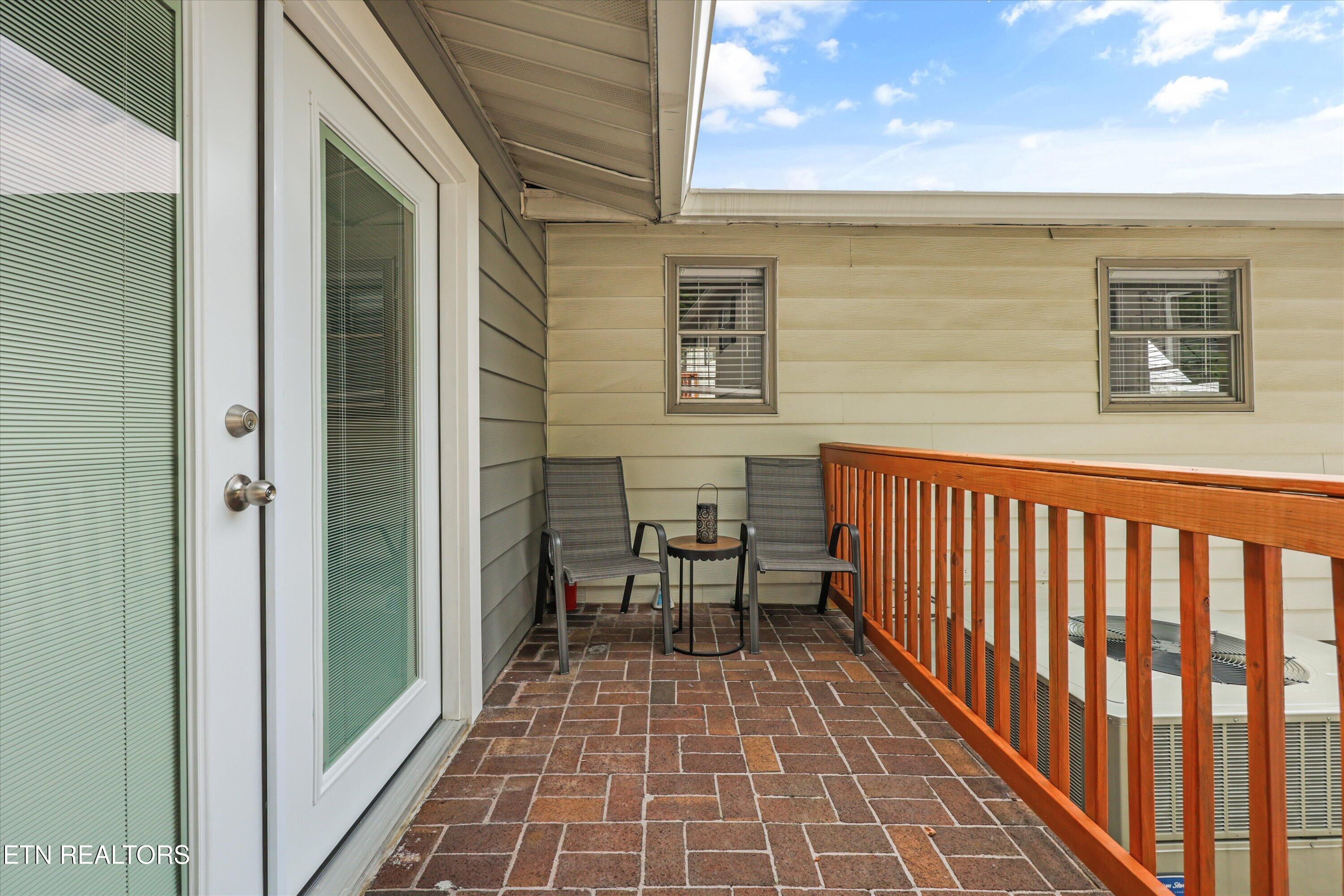 5524 Carter Road Knoxville, TN 37918 - Photo 41 of 57 Back Porch