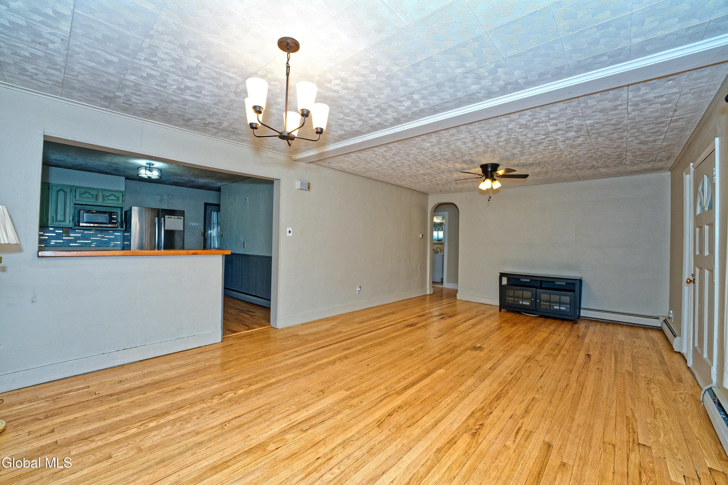 2092 Chepstow Road Schenectady, NY 12303 - Photo 11 of 28 1 Greatroom 2