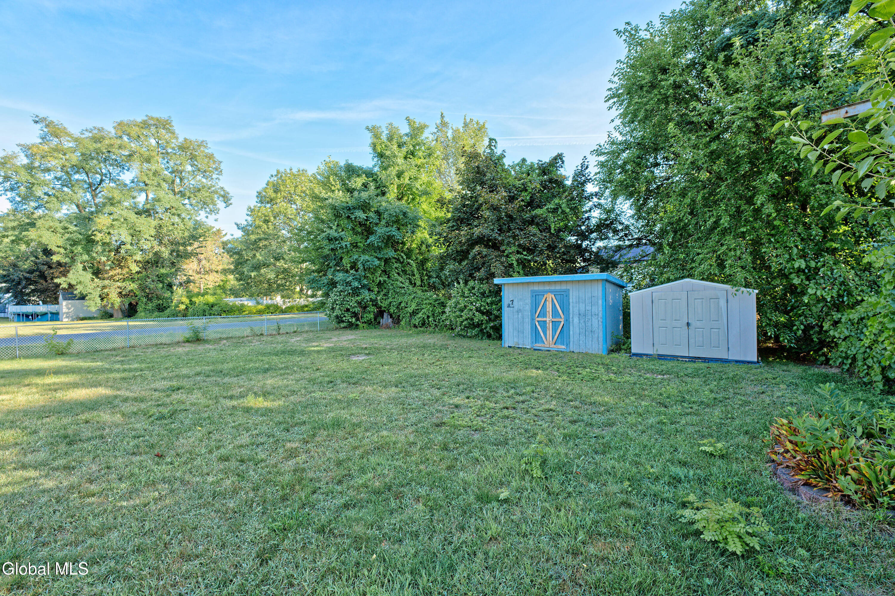 2092 Chepstow Road Schenectady, NY 12303 - Photo 5 of 28 Yard 5