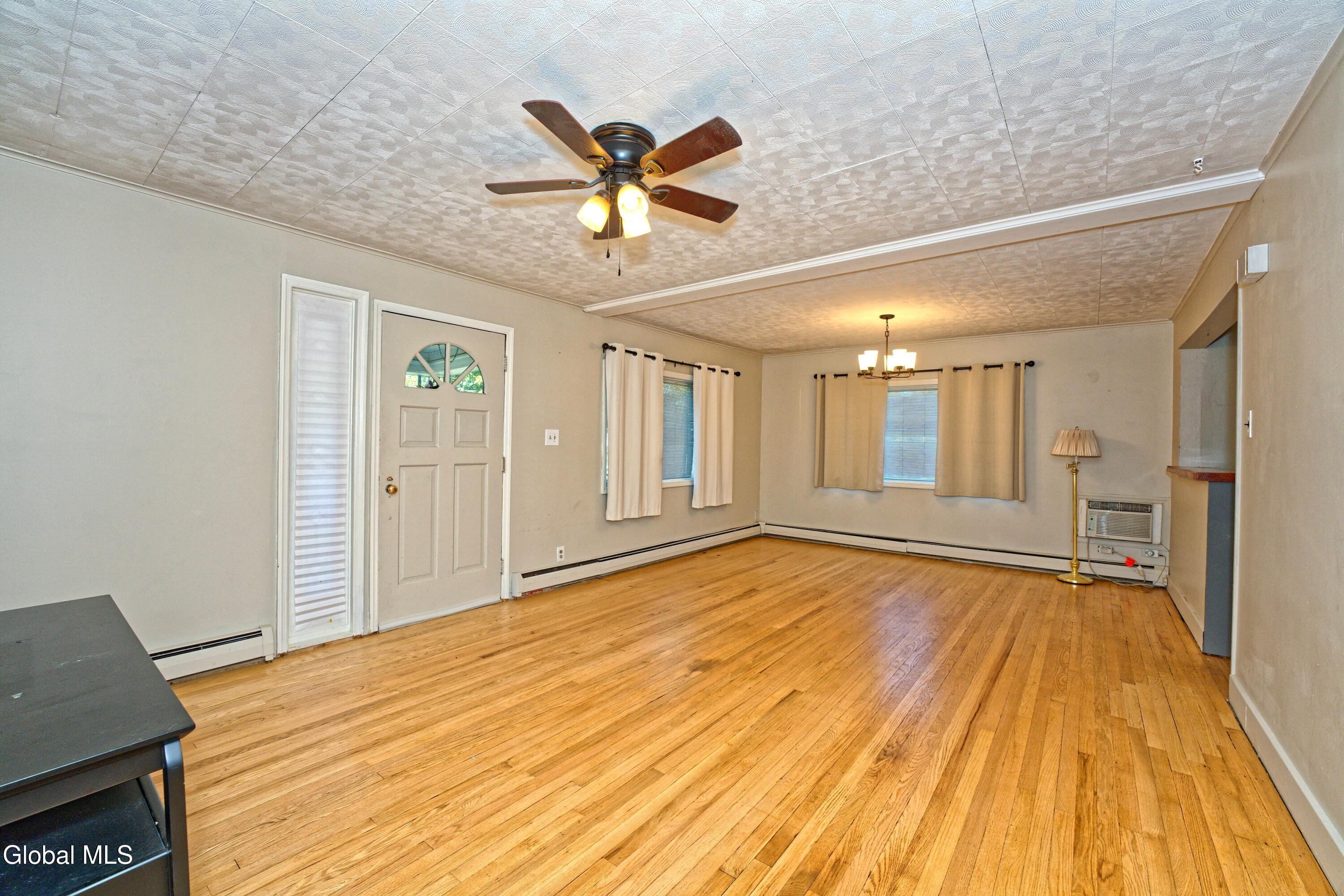 2092 Chepstow Road Schenectady, NY 12303 - Photo 7 of 28 1 Greatroom 8