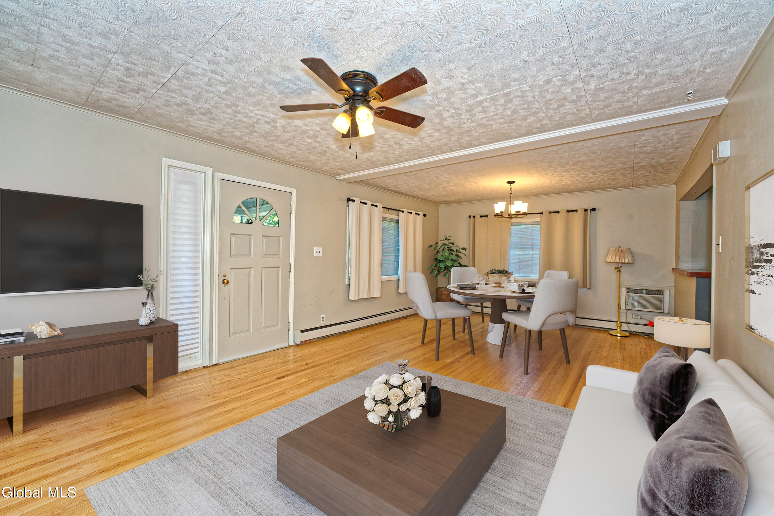 2092 Chepstow Road Schenectady, NY 12303 - Photo 8 of 28 1 Greatroom 8