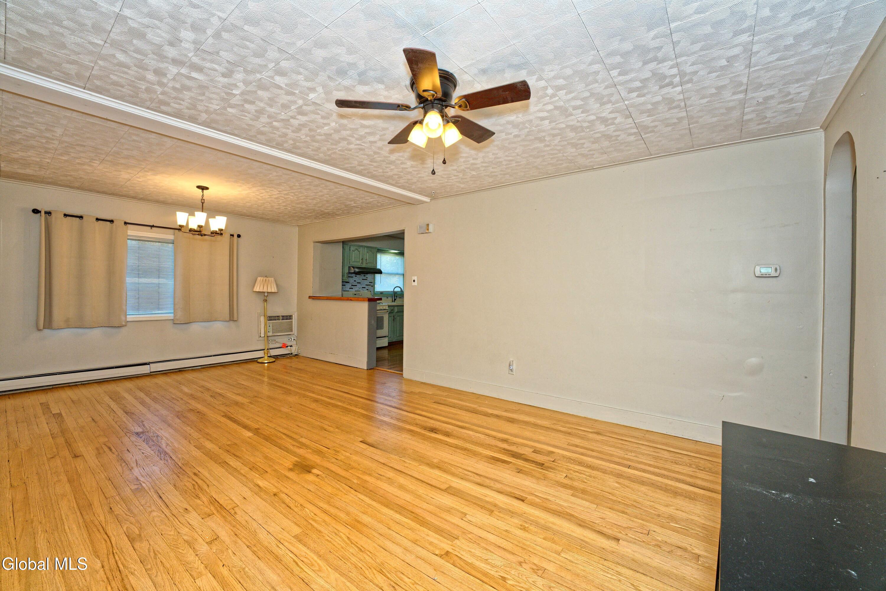 2092 Chepstow Road Schenectady, NY 12303 - Photo 9 of 28 1 Greatroom 7