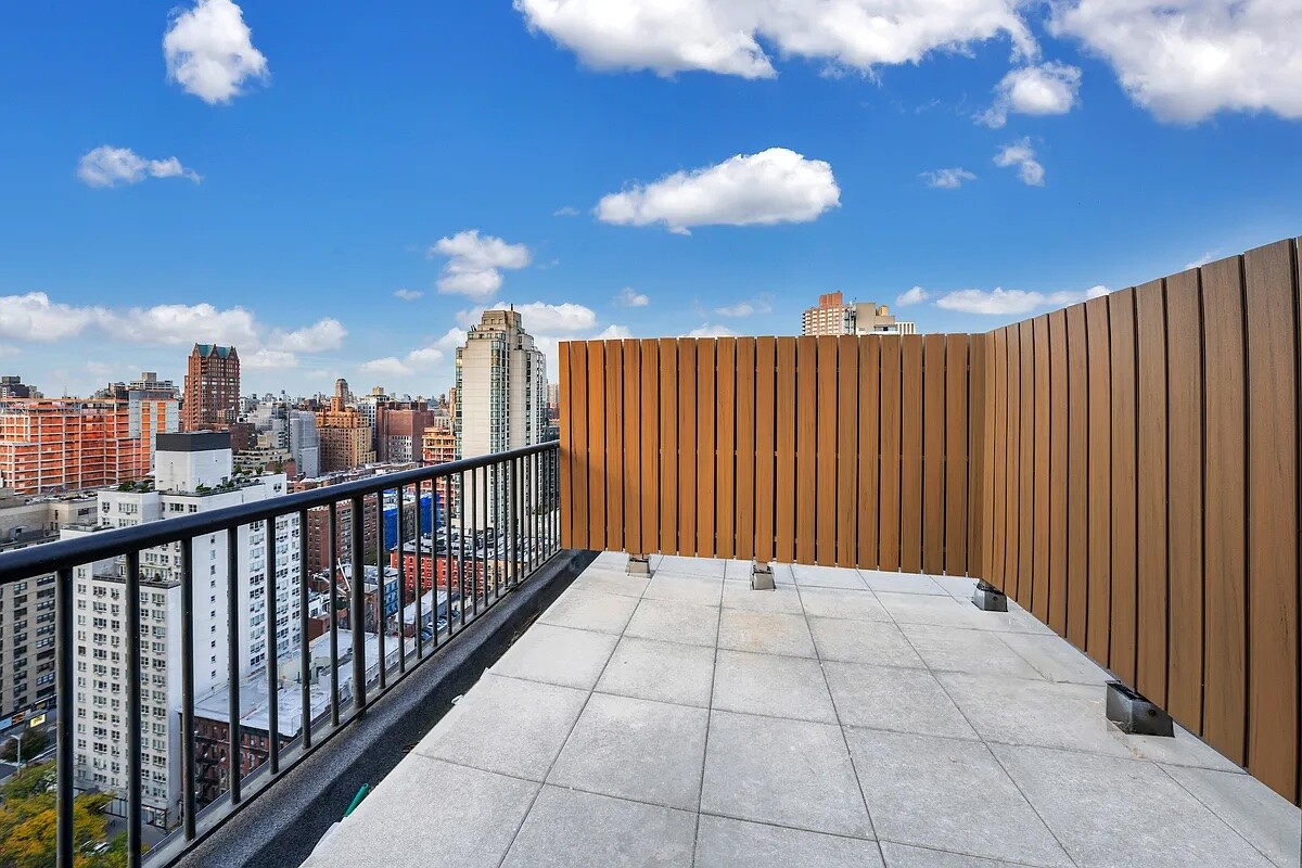 343 East 74th Street, Unit PH34D Manhattan, NY 10021 - Photo 9 of 14