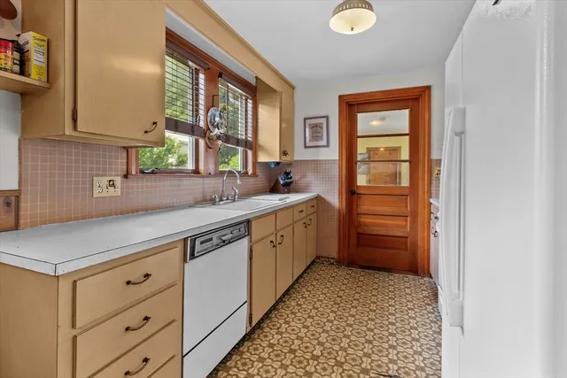 $589,000 | 26 East Dexter Avenue, Woburn, MA 01801