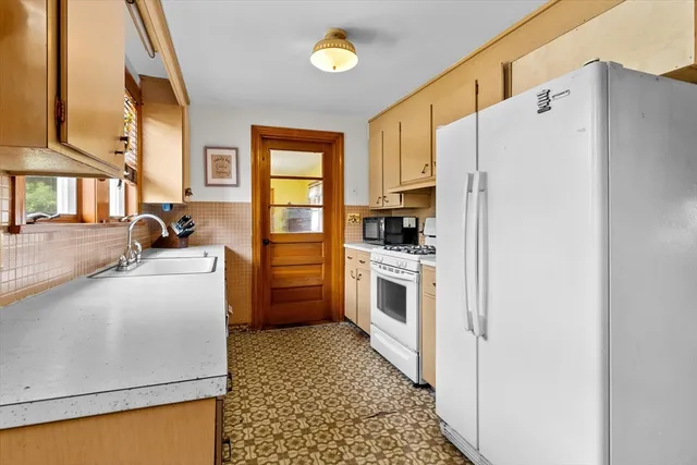 $589,000 | 26 East Dexter Avenue, Woburn, MA 01801