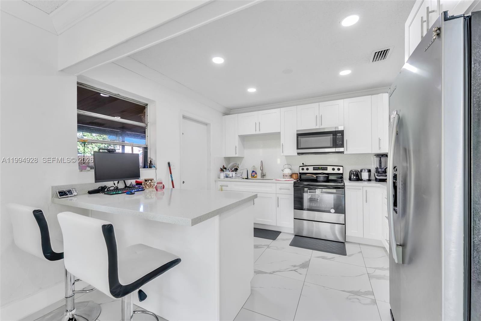8820 Southwest 27th Street Miami, FL 33165 - Photo 8 of 33 Photo 8