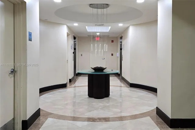 $2,950 | 7600 Collins Avenue, Unit 615, Miami Beach, FL 33141