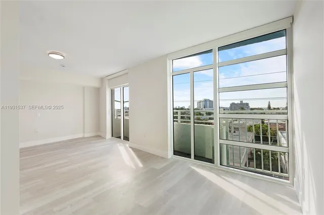 $2,950 | 7600 Collins Avenue, Unit 615, Miami Beach, FL 33141