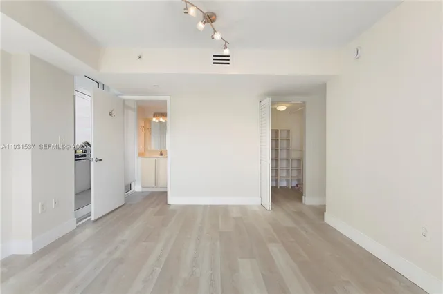 $2,950 | 7600 Collins Avenue, Unit 615, Miami Beach, FL 33141