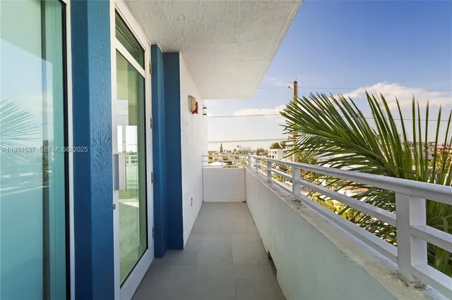 $2,950 | 7600 Collins Avenue, Unit 615, Miami Beach, FL 33141