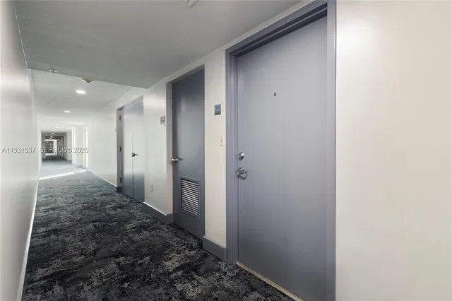 $2,950 | 7600 Collins Avenue, Unit 615, Miami Beach, FL 33141