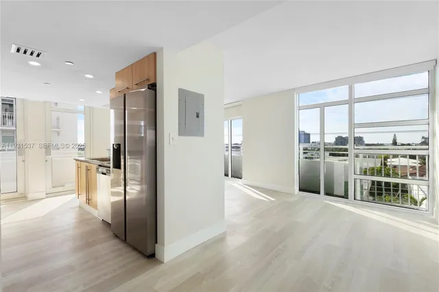 $2,950 | 7600 Collins Avenue, Unit 615, Miami Beach, FL 33141