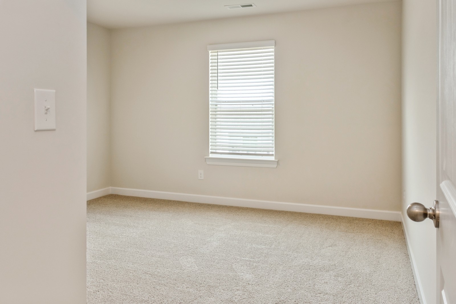 2334 Nabali Way Murfreesboro, TN 37127 - Photo 9 of 25 an empty room with a window