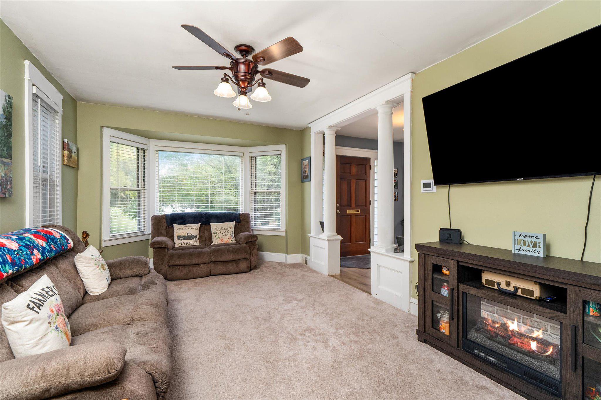 32 Lincoln Avenue Clementon, NJ 08021 - Photo 7 of 32 Cozy living space with natural light.