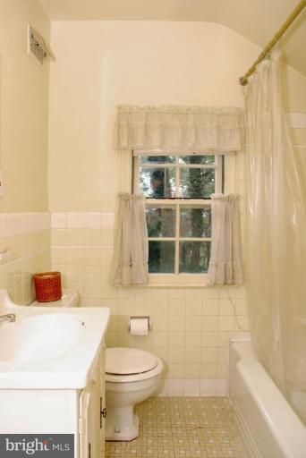 5602 Harwick Road Bethesda, MD 20816 - Photo 12 of 18 Bath #2