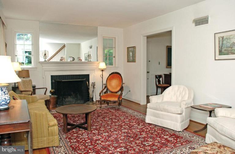 5602 Harwick Road Bethesda, MD 20816 - Photo 3 of 18 Living Room