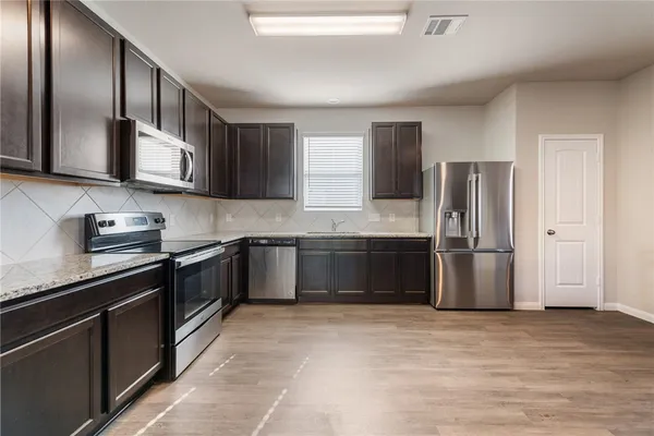 $275,000 | 996 Crossing Drive, Bryan, TX 77803