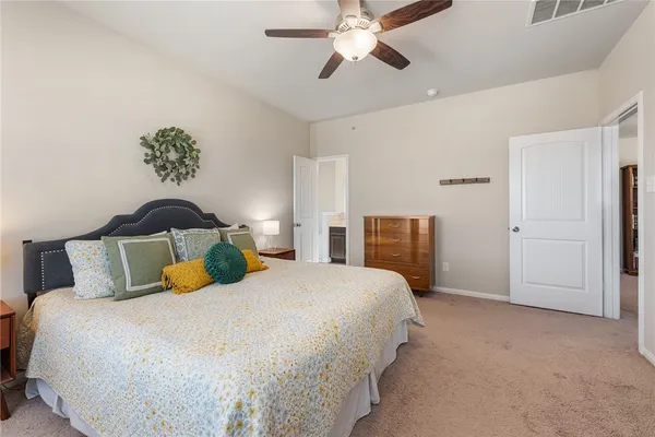 $275,000 | 996 Crossing Drive, Bryan, TX 77803