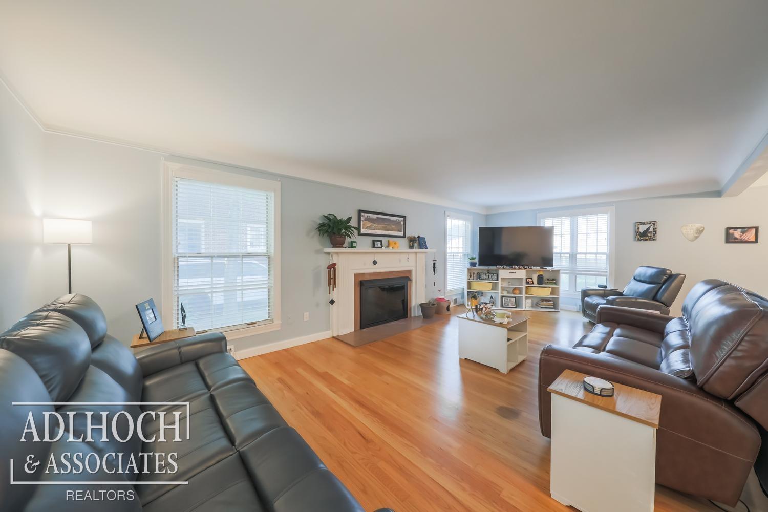 785 Bedford Road Grosse Pointe, MI 48230 - Photo 10 of 42 50220751-cbacc6cb-7689-422a-b063-366b7fbcd59b.JPG