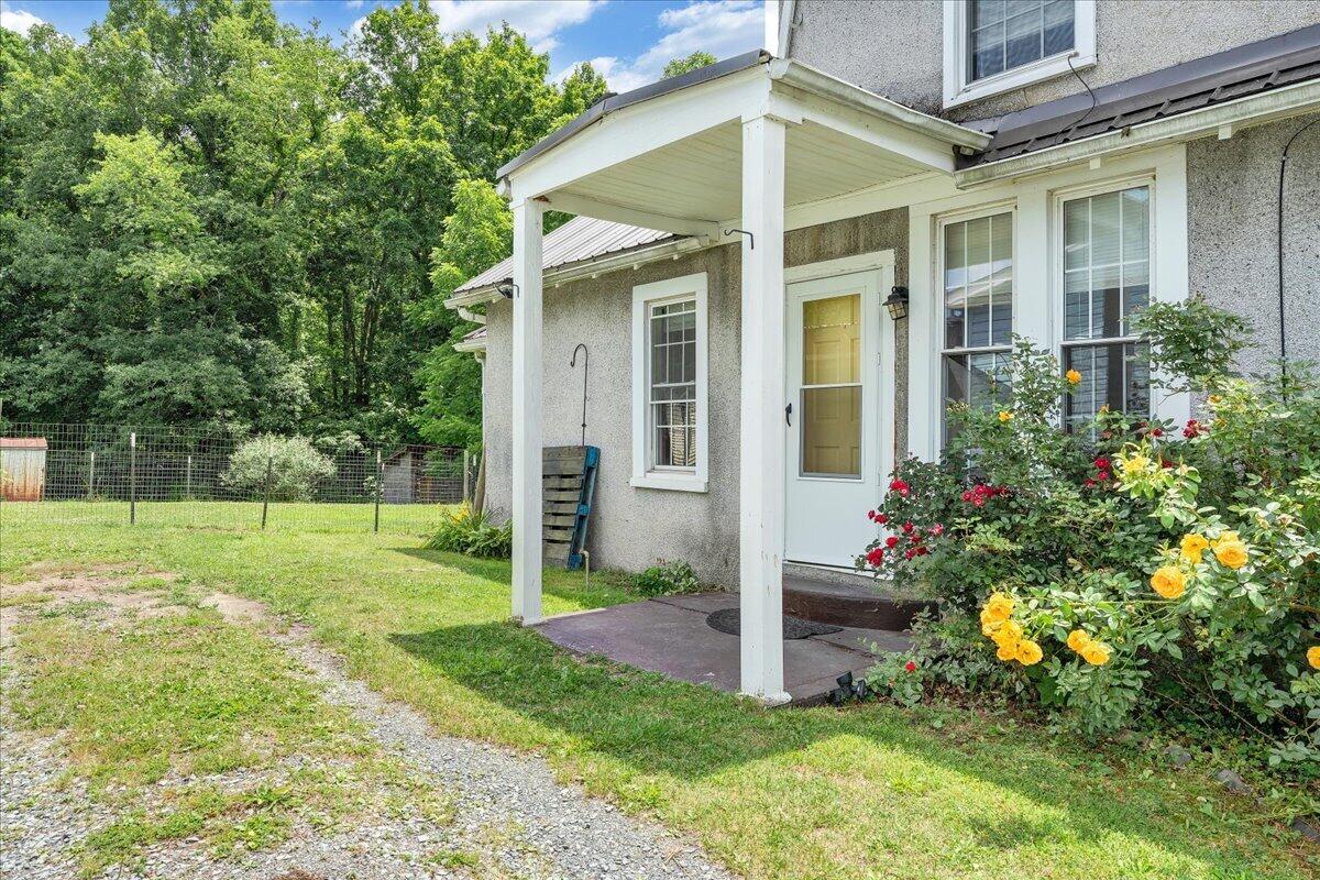 1408 Hatcher Avenue Covington, VA 24426 - Photo 3 of 21 24-MIB09806