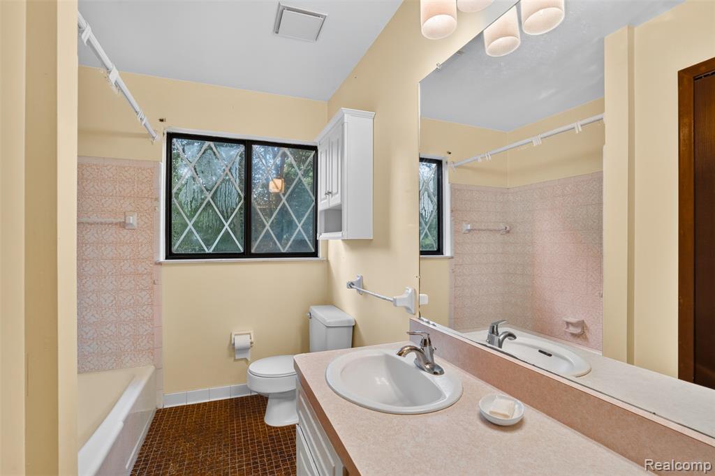 16955 English Road Manchester, MI 48158 - Photo 13 of 37 Gallery Image 13