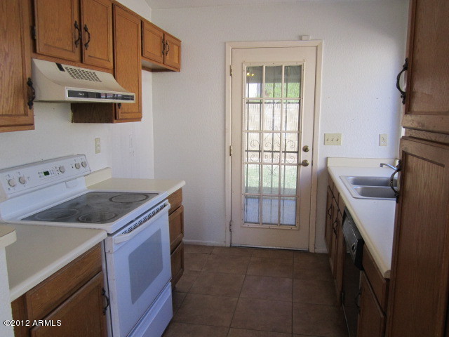 1746 East Darrel Road Phoenix, AZ 85042 - Photo 8 of 15 Gallery Image 8