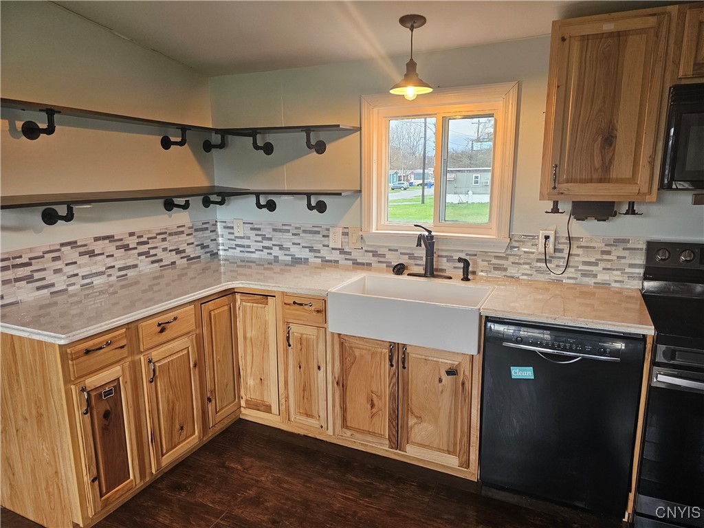 210 Henderson Lane Brutus, NY 13166 - Photo 5 of 20 REMODELED KITCHEN