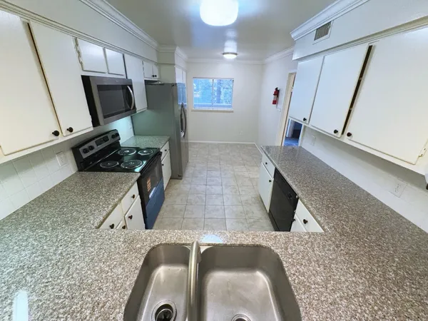 $1,550 | 2210 Dorrington Street, Unit 201, Houston, TX 77030