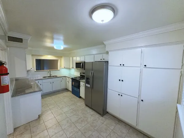 $1,550 | 2210 Dorrington Street, Unit 201, Houston, TX 77030